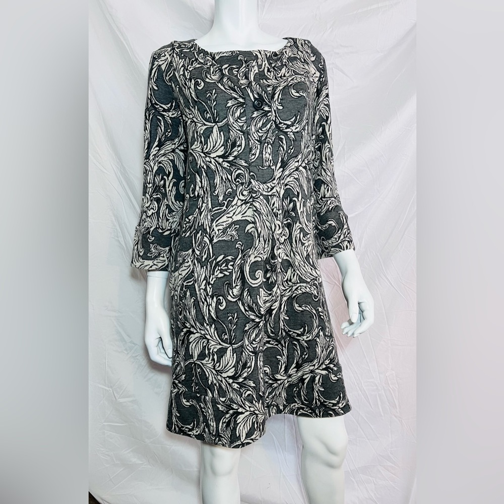 Diane Von Furstenberg Knit 3/4 Length Sleeve dress. Has pockets! OBO 🎁